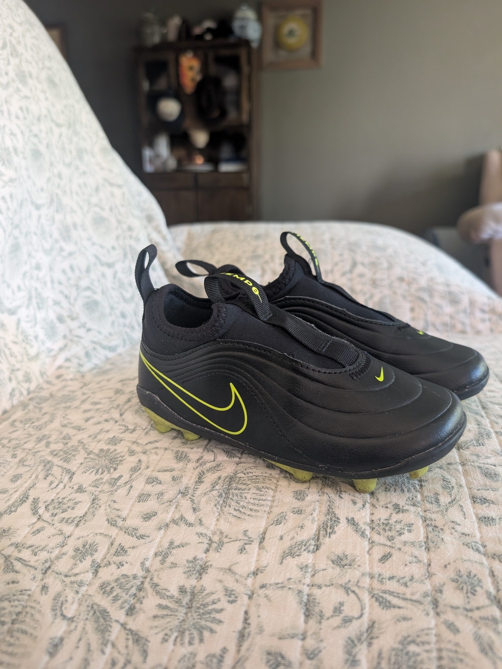 Nike Kids Black & Neon Green Soccer Cleats